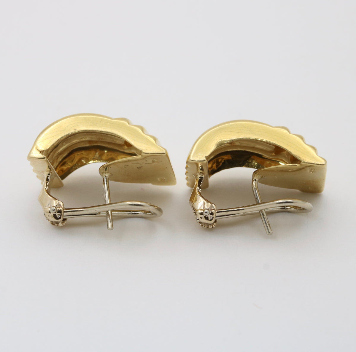 Wide Vintage 18K Gold Columnar Huggie Earrings