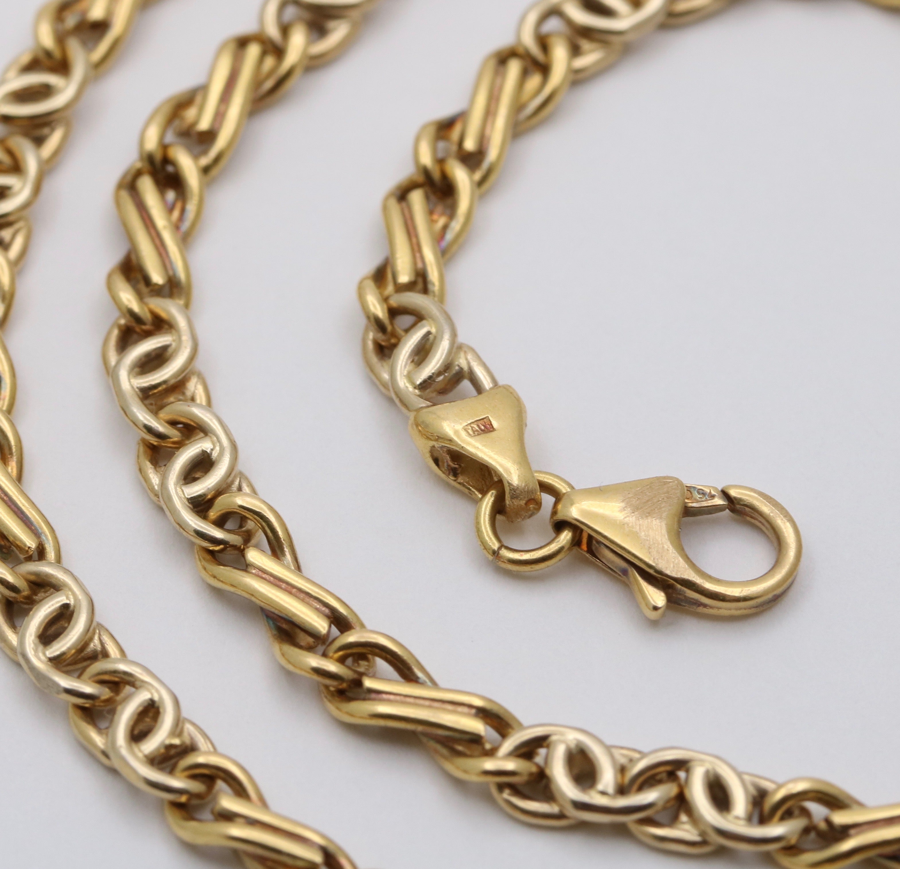 Infinity link clearance chain