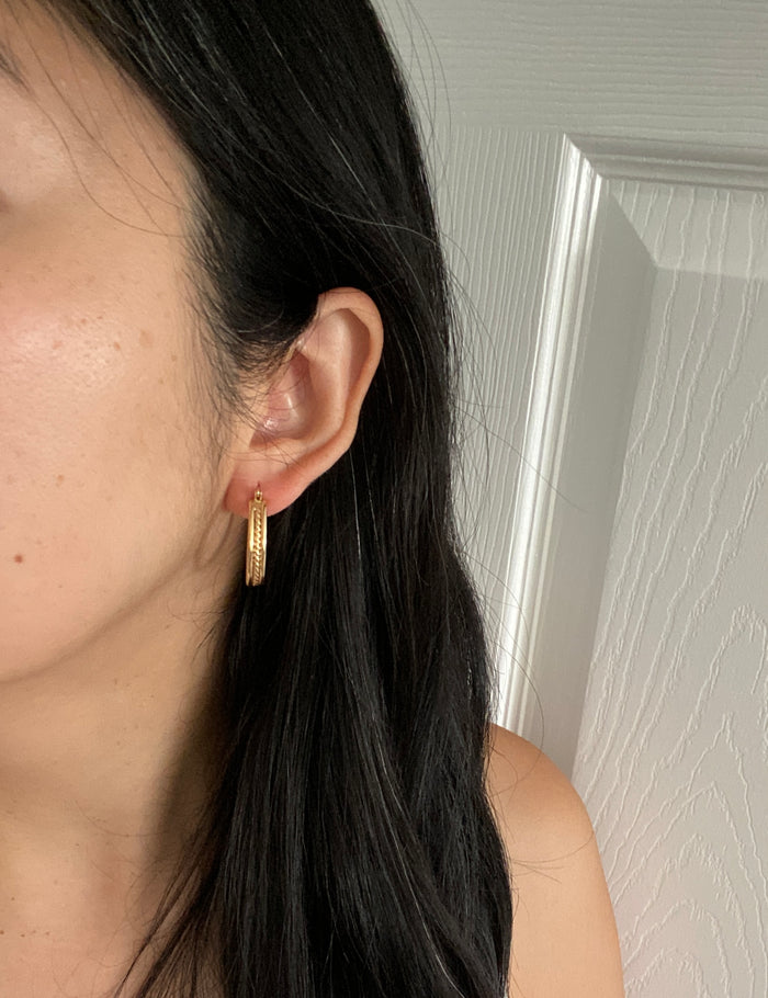 Vintage 14K Gold Twist Oval Hoop Earrings