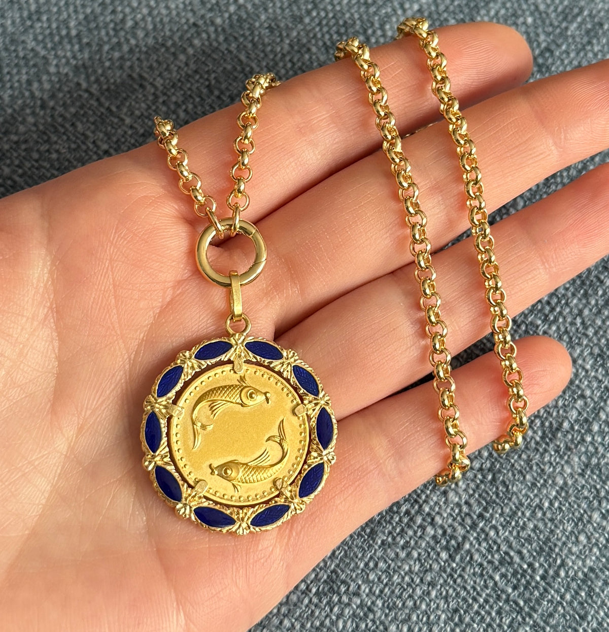 Vintage 18K Gold and Enamel Pisces Zodiac Charm