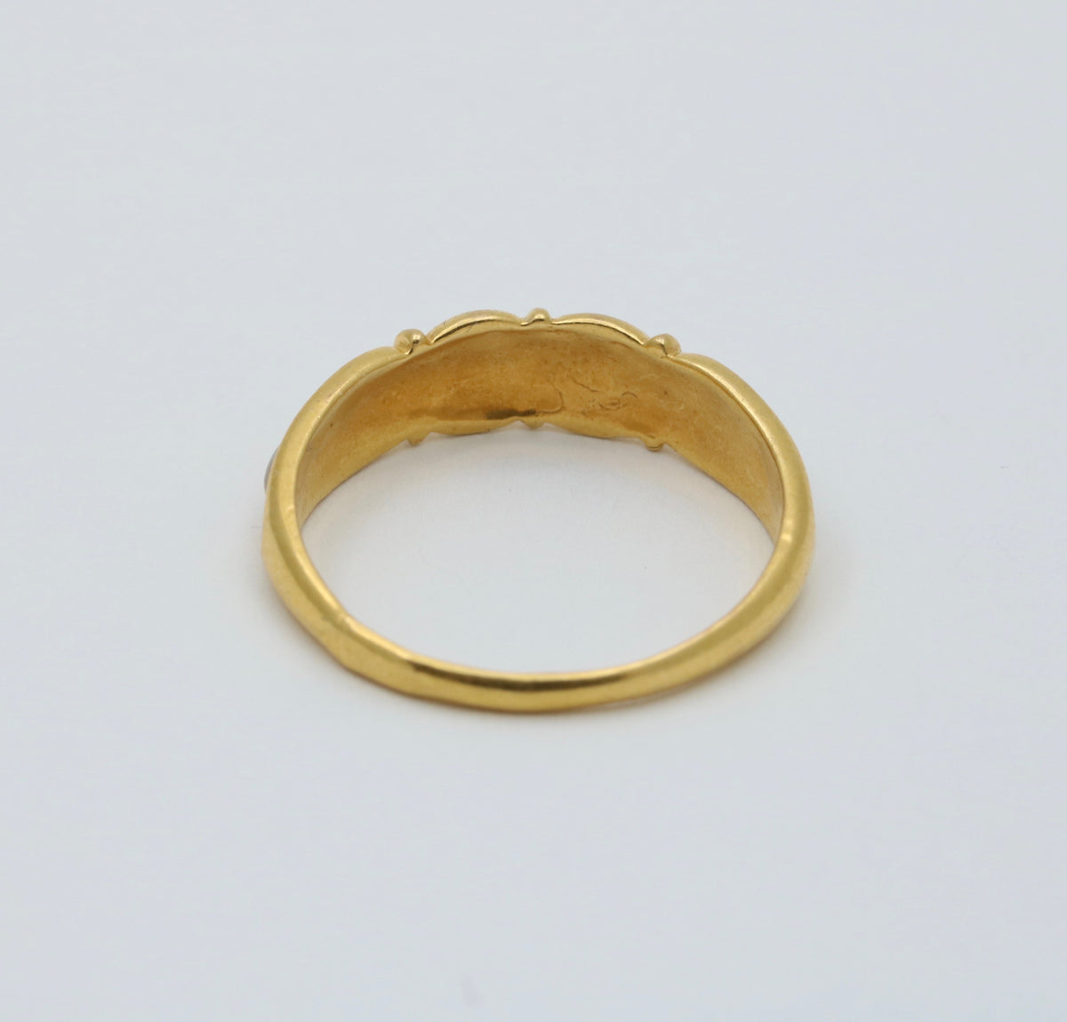 Bicolor 21K Gold Scalloped Band