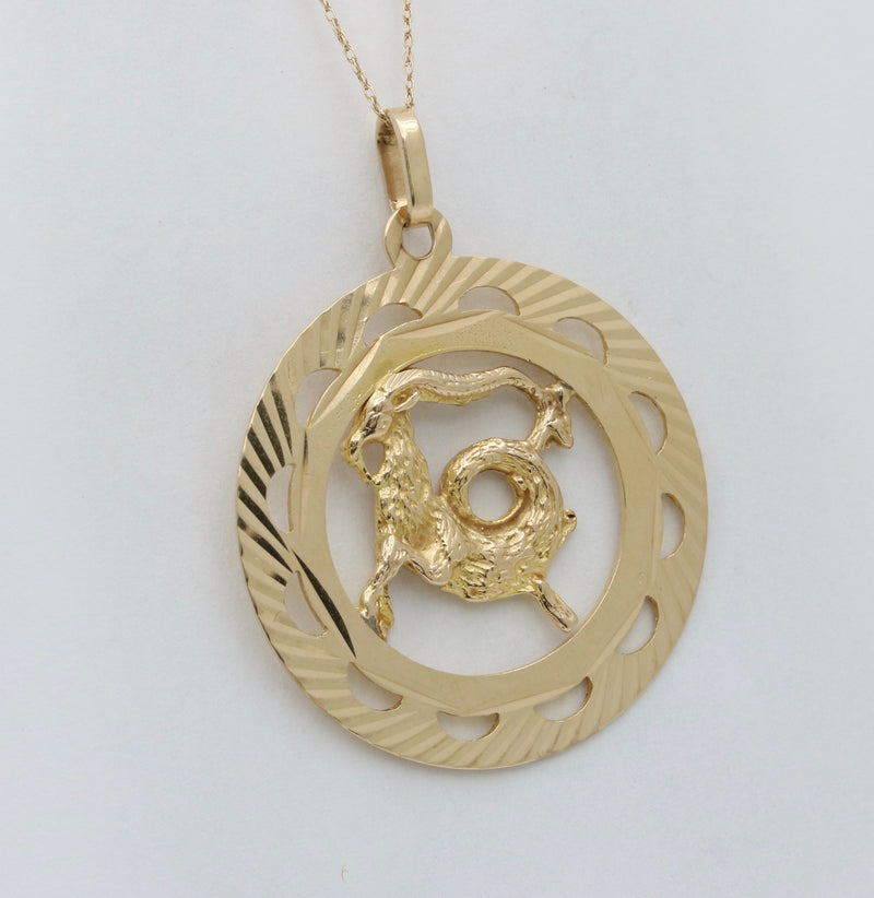 Large 10K Gold Radiant Zodiac Capricorn Disc Charm