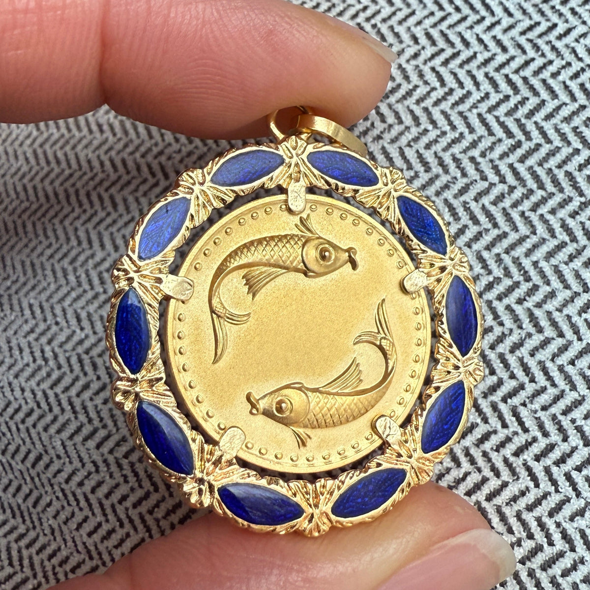 Vintage 18K Gold and Enamel Pisces Zodiac Charm