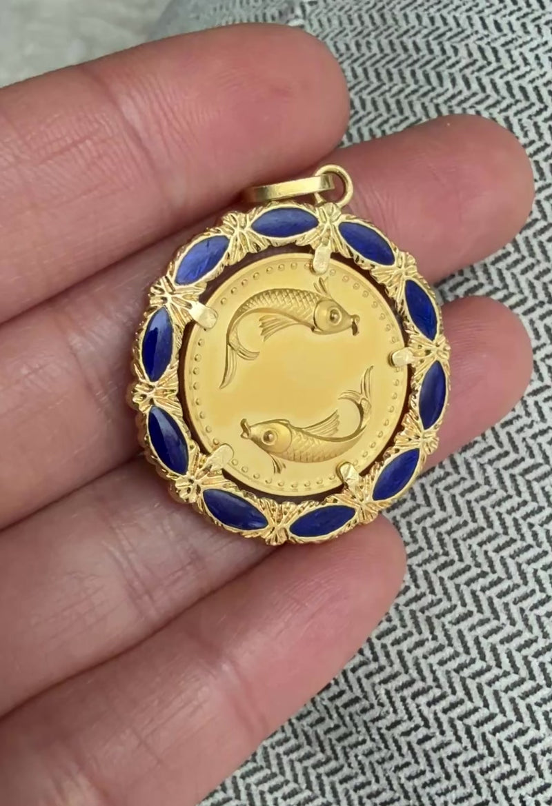 Vintage 18K Gold and Enamel Pisces Zodiac Charm