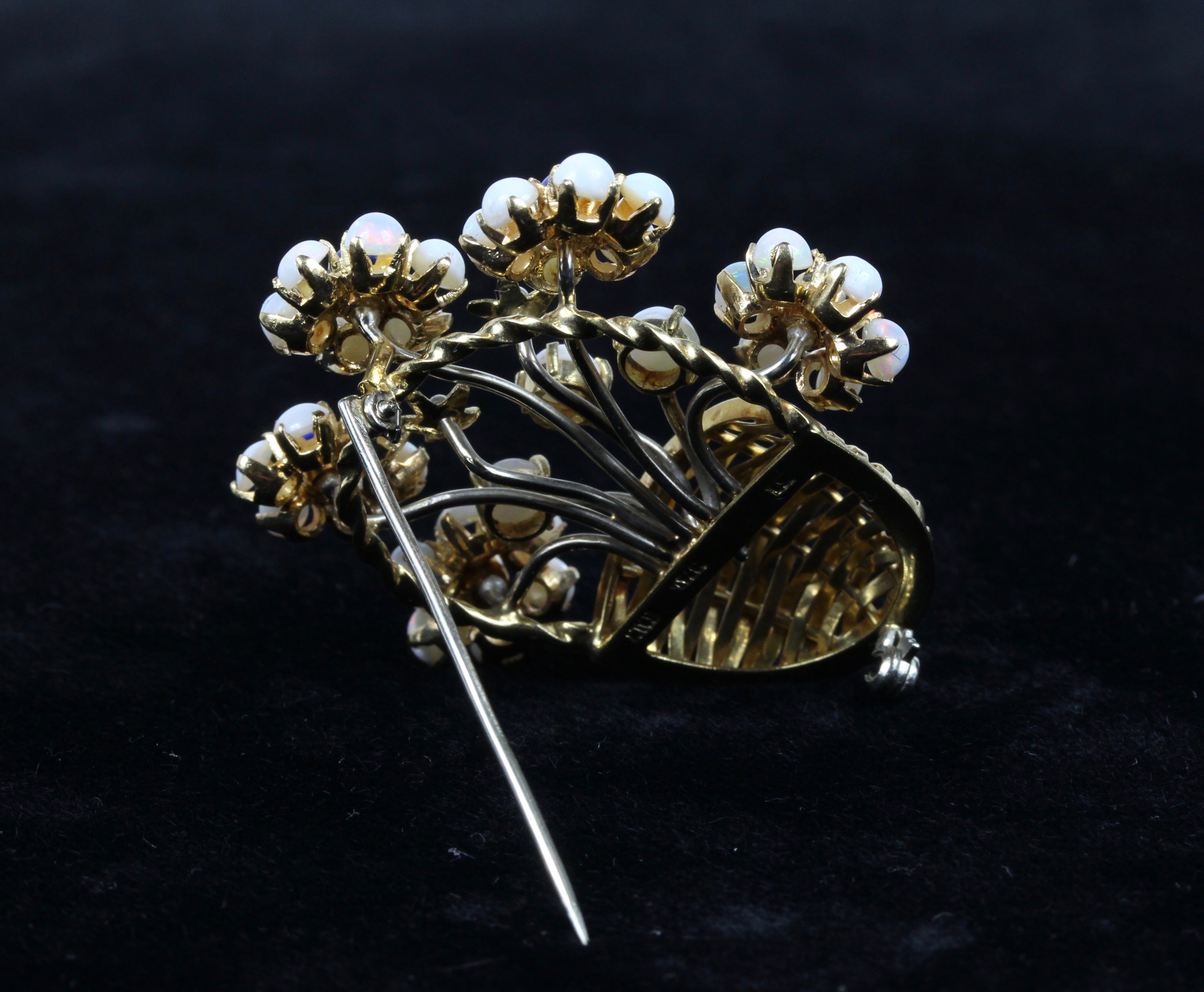 Gold flower hot sale brooch pin